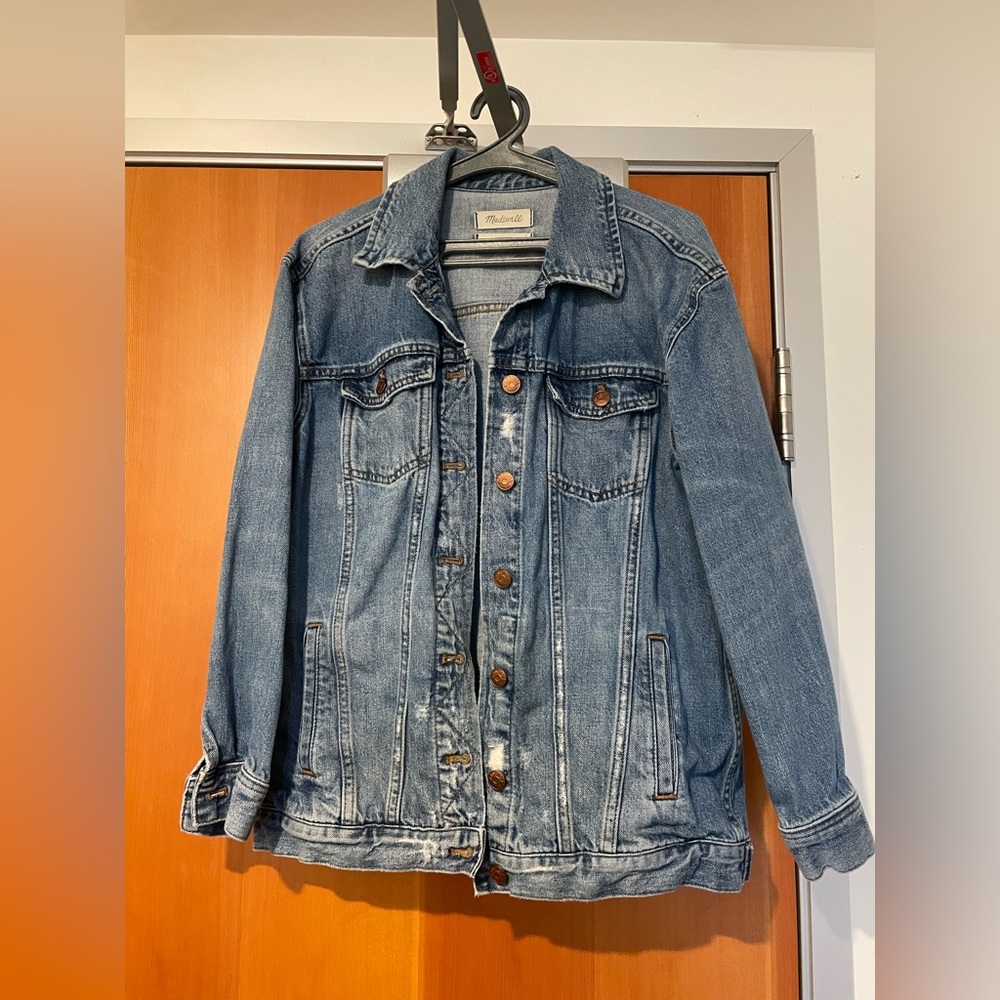 Madewell Oversized Jean jacket, barely used. Size M.